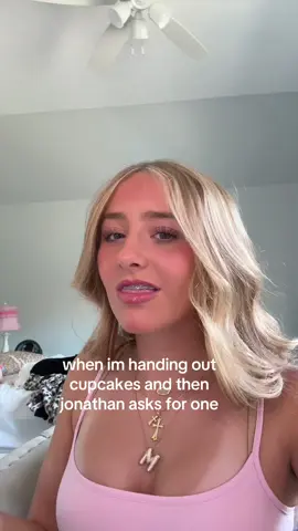 biggie 🧁 #trend #cupcake #trending #goviral #fypシ @Jonathan 