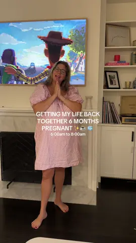 I DID IT, I woke up before the kids again!! Also… the sound I make when I dropped my huge setting powder 🫠🥲 #morningroutine #realisticmomlife #pregnanttiktok #sahmlife #momvlog 