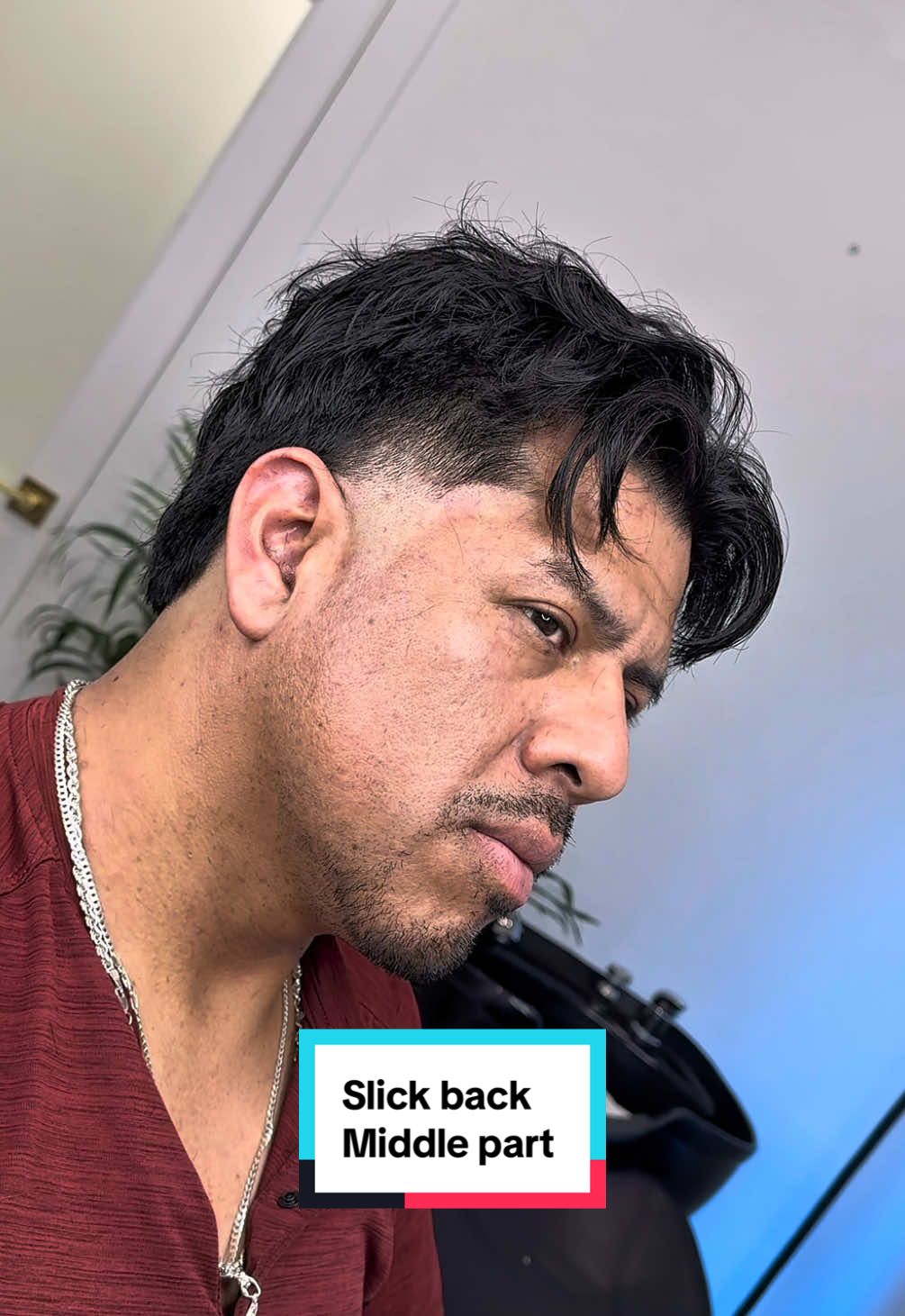 Barbero latino en las Vegas Nevada 🤠📍 Este cliente manejó 35 minutos solo por este corte porque todos lo dejaban mal con tijera le recomendé el slick back middle part 🤠🔥 ❗️AGENDA TU CITA EN EL LINK QUE ESTÁ EN MI PERFIL📅 ❗️📲📲📲 #lasvegas #lasvegasbarber #vegasbarber #cortedepelo #hairtransformation 