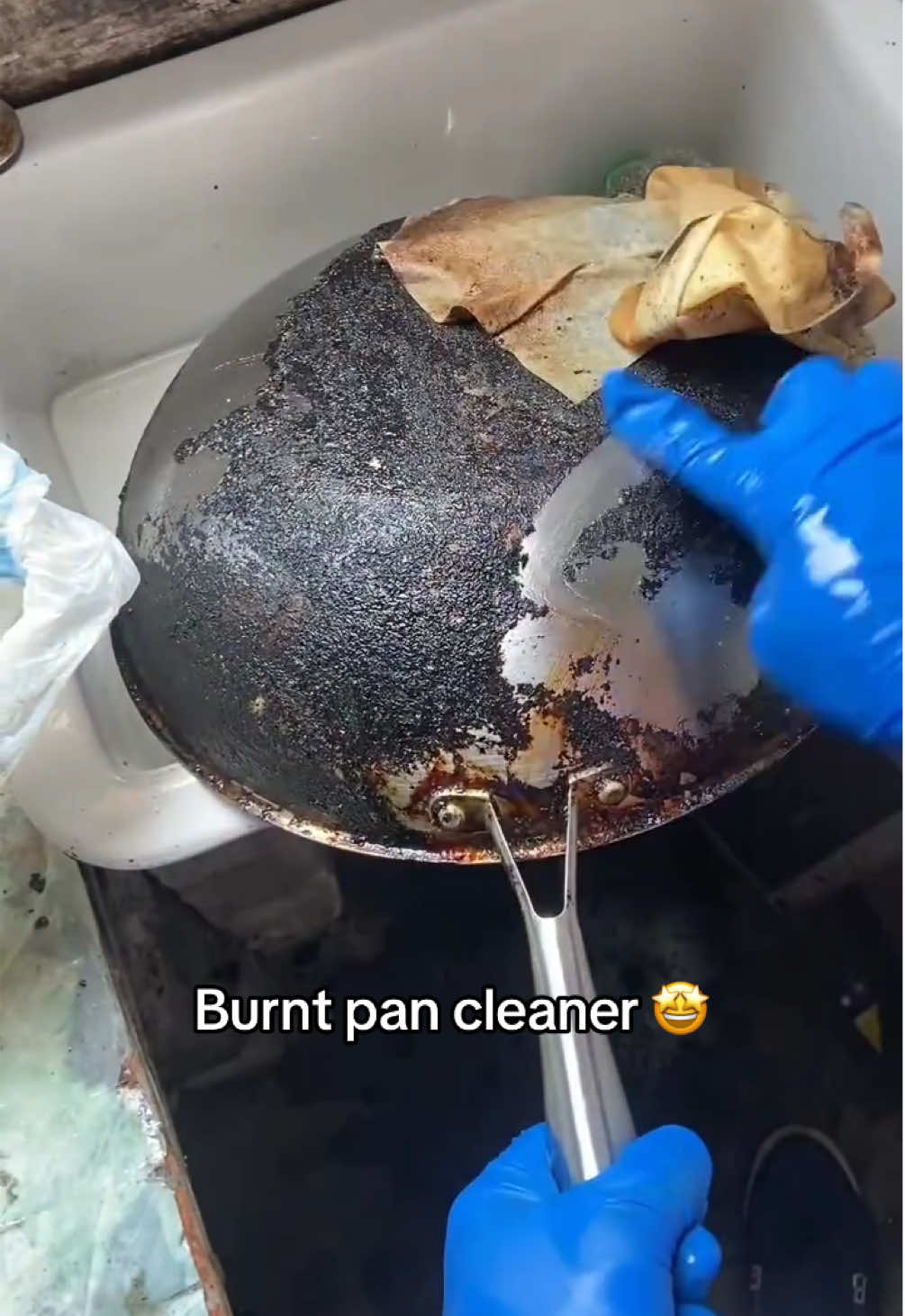 Brunt pan cleaner 😲 #LifeHack #asmr #oddlysatisfying #pan #shoutoutot (via @dengchao shop) 