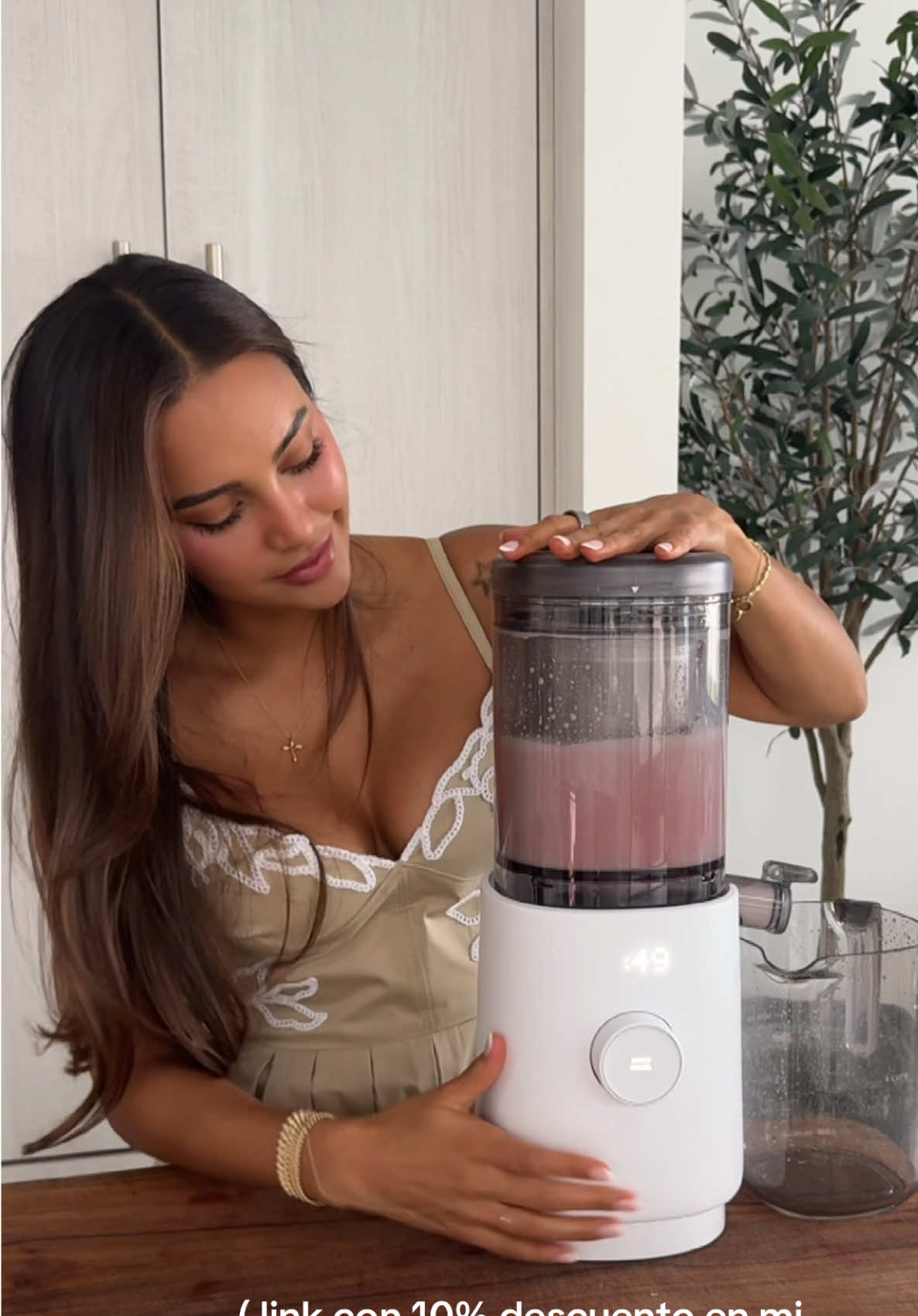 Leche de fresa what? 🤤🍓  #lechecasera #lechedefresa #miami #oatmilk #latina 