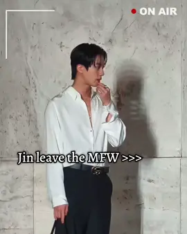 omg senyumnya bikin meleleh🥲🥲#Jin #JinxGucci #GucciLaFamiglia #MFW #gucci 