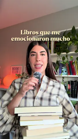 📚 Libros que me emocionaron mucho!!!  Hay algunos libros de mi estantería que son tan perfectos que podrían estar en casi cualquier lista literaria jajajaaj ¿Con cuáles te has emocionado tú? #booktokespañol  #librosrecomendados2025 #librosrecomendados #libros #capcut 