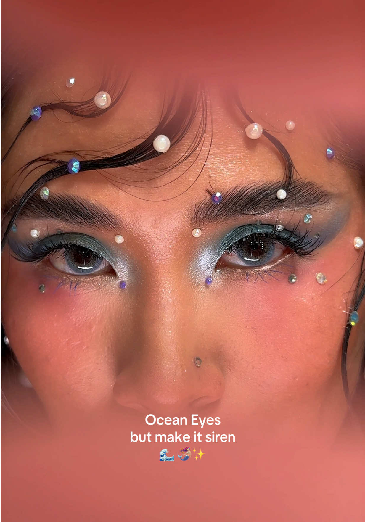 Ocean eyes but make it siren 🧜🏼‍♀️  bts coming soon!  #oceaneyes #creativemakeup #sirenmakeup #makeuptransition 