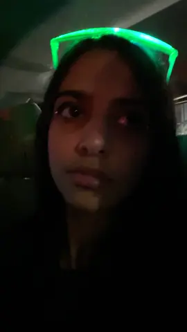 يضحكون 😭😭