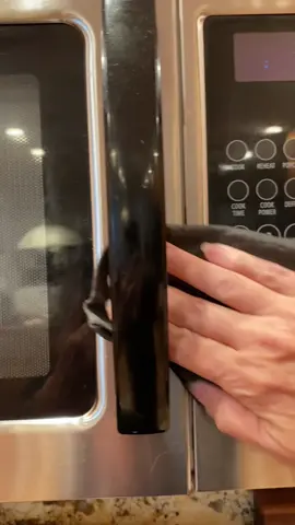 ✨ Thickened Magic Cleaning Cloth ✨ Just add water—no sprays or chemicals needed! This ultra-absorbent microfiber cloth wipes away fingerprints, smudges, and dust from mirrors, glass, stainless steel, and even car windows without leaving a single streak. Durable, reusable, and eco-friendly, it’s the miracle cloth that makes every shiny surface sparkle. I’m seriously shocked at how well it works! #MagicCleaningCloth #StreakFreeShine #MicrofiberMiracle #CleanWithWater #EcoFriendlyCleaning