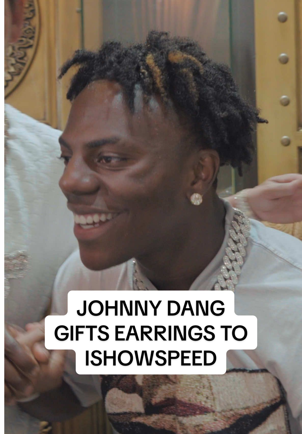 #johnnydang gifts earrings to #ishowspeed 💎  #customjewelry #fyp 