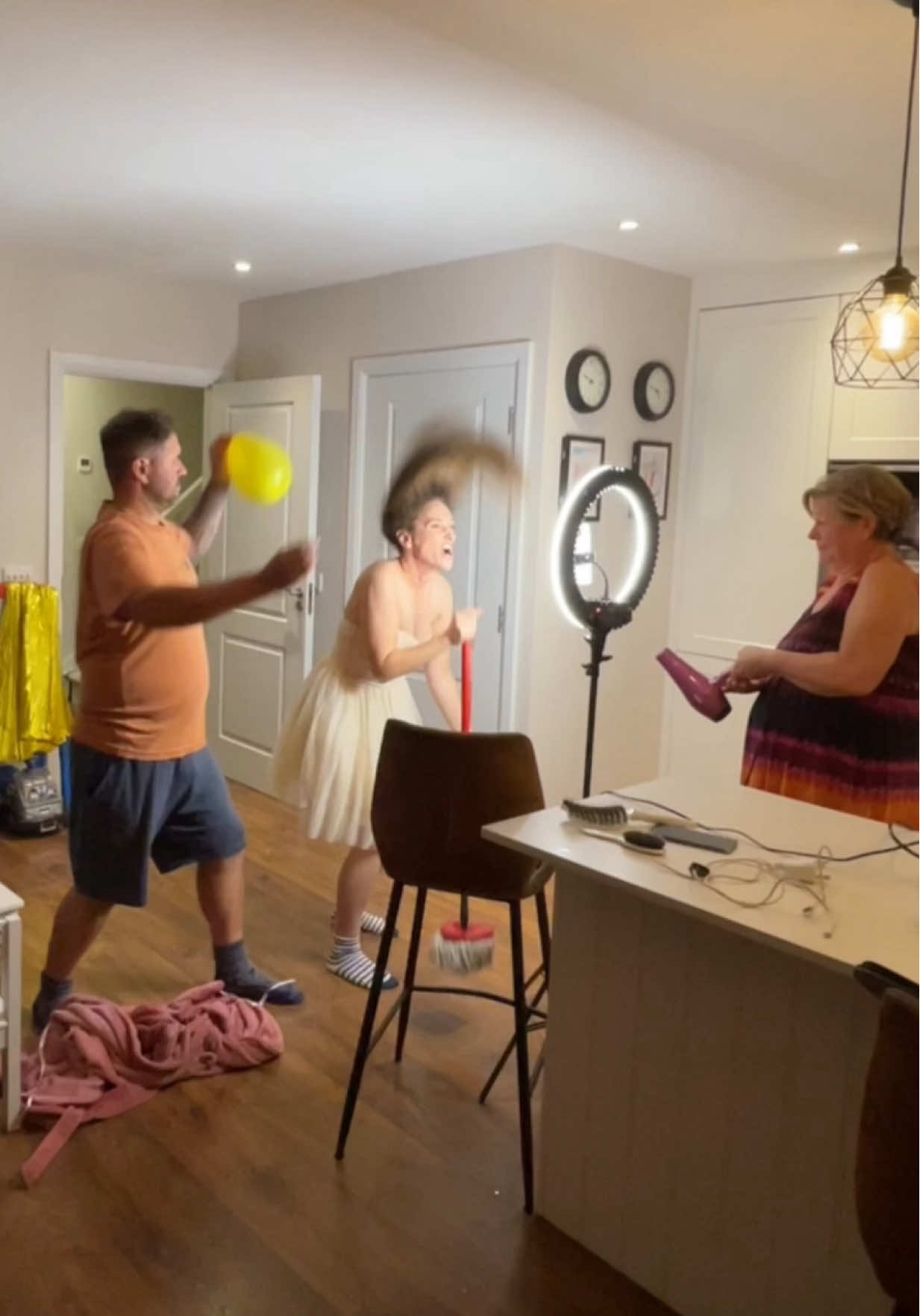 Golden - K-POP demon hunters ✨ I’m hearing this song EVERYWHERE! Thank you Eibhlin G for suggesting this song! Any suggestions for the next song? Drop in the comments👇 Thanks to the special effects team, as always pulling it out of the bag!😂 Mother-in-law on wind machine (hairdryer) and hubs basically doing everything else & then some😂 Results tomorrow ✨ #lipsync #family #trend #kpop #kpopdemonhunters 