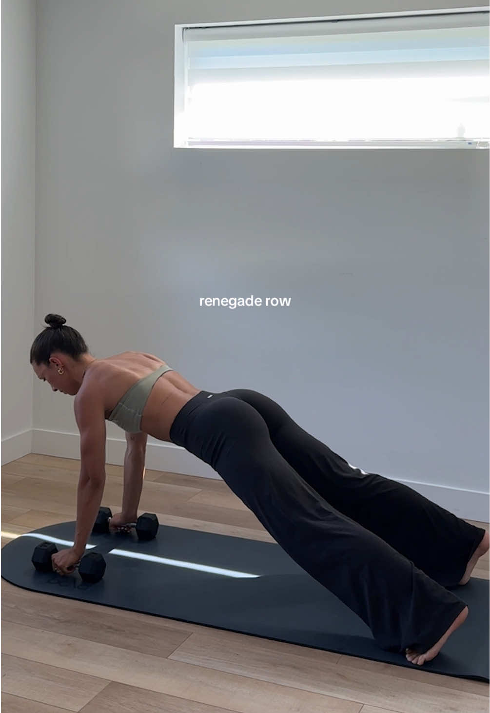 the perfect full body workout when you’re short on time —complete three rounds of 10-12 reps each! for more workouts like this, head to the link in my bio 🔗🖤  @Oner Active ‘NAIREE’ #workout #fullbodyworkout #fullbodyworkouts #workoutplan #dumbbellworkout 