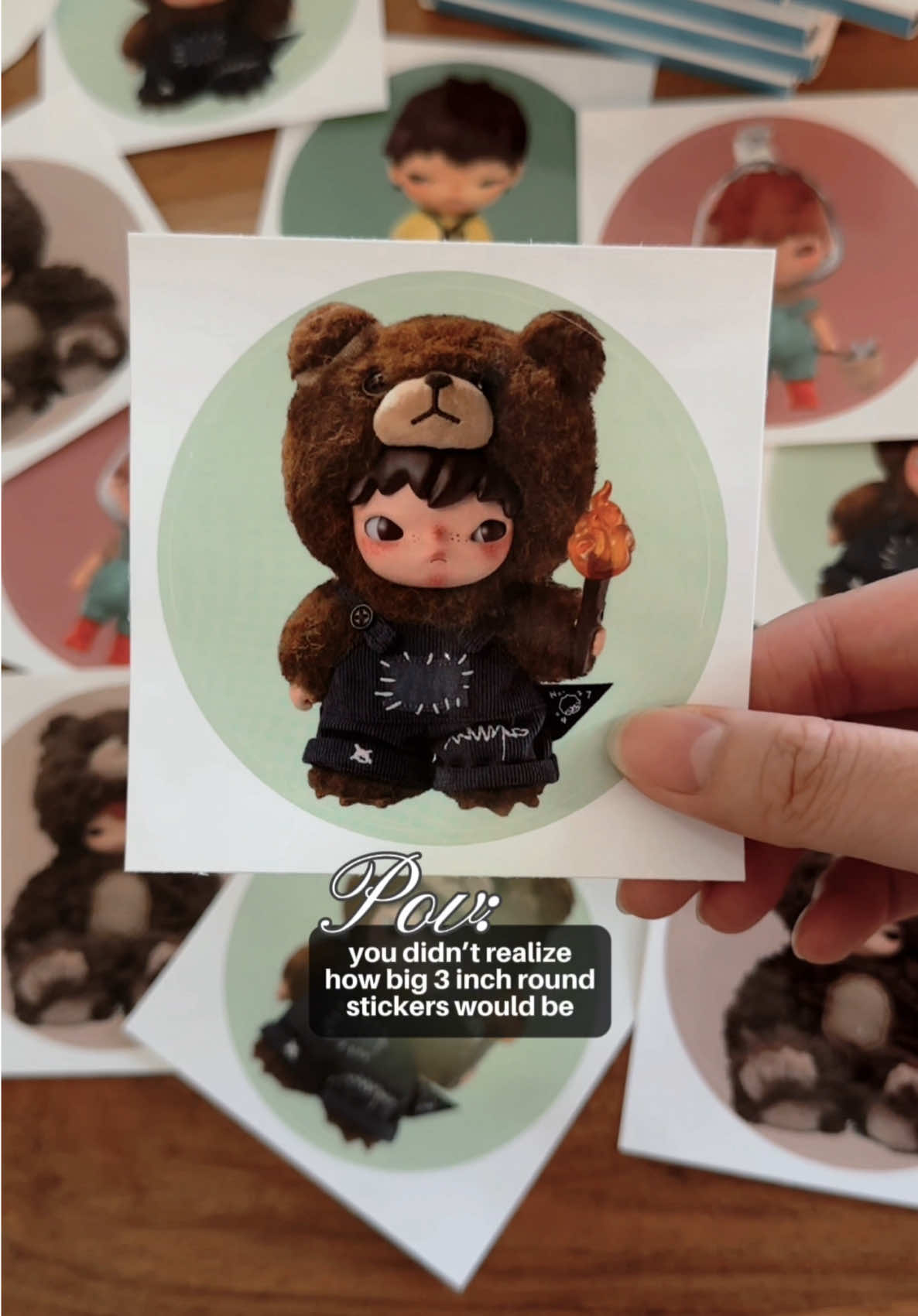 Our Hirono stickers have come in for our ‘𝑷𝒆𝒓𝒇𝒐𝒓𝒎𝒂𝒕𝒊𝒗𝒆 𝑴𝒂𝒍𝒆 Matcha Market’ in the Houston Heights on Oct 18, and we’ve also selected our vendors as of today! 🍵🧸🫶🏼 𝙈𝙖𝙧𝙠𝙚𝙩 𝘿𝙚𝙩𝙖𝙞𝙡𝙨 𝘽𝙚𝙡𝙤𝙬!! 💬👇🏼 ⋆˙⟡ The 𝙋𝙀𝙍𝙁𝙊𝙍𝙈𝘼𝙏𝙄𝙑𝙀 𝙈𝘼𝙇𝙀 𝙈𝘼𝙏𝘾𝙃𝘼 𝙈𝘼𝙍𝙆𝙀𝙏 is coming soon to @kenshostudio.co on Saturday, October 18! (12-4 PM) 🎧⊹˚. Stop by our 𝘍𝘙𝘌𝘌 Indoor Event to Sip, Shop, Eat & Repeat — All from Local Businesses in Houston! ⊹˚. ♡ 👉🏼 𝙋𝙀𝙍𝙁𝙊𝙍𝙈𝘼𝙏𝙄𝙑𝙀 𝙈𝘼𝙇𝙀 𝘾𝙊𝙈𝙋𝙀𝙏𝙄𝙏𝙄𝙊𝙉 💬 ⊹˚. — FREE to Enter, and NOT Limited to any Gender! Come participate in the fun by dressing as your best ‘Performative Male’ ensemble, to possibly win first place and receive a Big Into Energy Labubu Blind Box, & Various Gifts from our Vendors! (Matcha, Pastries, Artist Alley Items, Etc.) — Winner will be selected at 2:30 PM. 👉🏼 𝙁𝙍𝙀𝙀𝘽𝙄𝙀𝙎 𝙁𝙊𝙍 𝘼𝙏𝙏𝙀𝙉𝘿𝙀𝙀𝙎 💬 ⊹˚. — FREE 3x3 in. Vinyl Hirono Stickers for Guests while supplies last. (#150t worry, we’ve ordered hundreds of them LOL) 👉🏼 𝘿𝙀𝙏𝘼𝙄𝙇𝙎: 𝘓𝘖𝘊𝘈𝘛𝘐𝘖𝘕, 𝘋𝘈𝘛𝘌, 𝘌𝘛𝘊. 💬 ⊹˚. — 📍 Kensho Studio | @kenshostudio.co — 6721 Portwest Dr. #150, Houston, TX 77024 — Saturday, October 18 | 12-4 PM 👉🏼 𝙁𝙍𝙀𝙀 𝙋𝘼𝙍𝙆𝙄𝙉𝙂, 𝙁𝙍𝙀𝙀 𝙏𝙊 𝘼𝙏𝙏𝙀𝙉𝘿 💬 ⊹˚. — This Market is Free To Attend, with Items Available for Purchase. — Kensho Studio is located in a commercial plaza with lots of free parking available.  👉🏼 𝙑𝙀𝙉𝘿𝙊𝙍𝙎 💬 ⊹˚. — Vendors Have Been Selected: We are showcasing local Matcha Pop-Ups, Drink Businesses, Bakers, Artists, you name it! — Applications have closed on Sunday, September 21 to ensure our vendors have enough market organization & prep time.  — We Accept Vendors Through FORMS Only. We will NOT be accepting or Responding to Last Minute DMs or Comments for Vending. Hosted by @the.puff.shop | Studio by @kenshostudio.co  🫧++ Disclaimer: This is a fan-orchestrated event, and NOT an official collaboration with any characters mentioned. Please be mindful of your food allergies, as we are not responsible or liable for any allergic reactions. — 𝙃𝘼𝙎𝙃𝙏𝘼𝙂𝙎 💬👇🏼⊹˚. #MatchaPopUp #PerformativeMale #PerformativeMaleCompetition #HoustonMarket     
