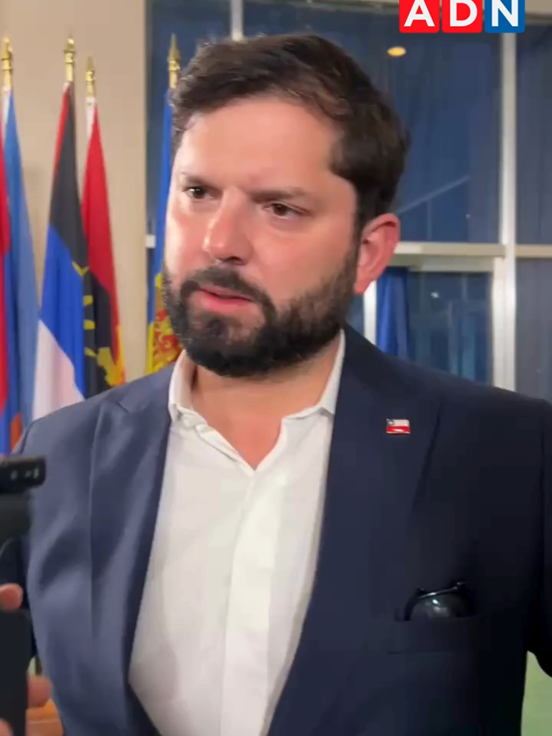 Tras su intervención en la, 80ª sesión de la Asamblea General de Naciones Unidas, el Presidente Gabriel Boric se refirió al anuncio de la nominación de Michelle Bachelet a la Secretaría General de la ONU. “Una mujer que siempre busca construir puentes entre quienes piensan distintos”, dijo el mandatario nacional. #noticias #chile #Noticiaschile #boric #presidenteboric #bachelet #michellebachelet