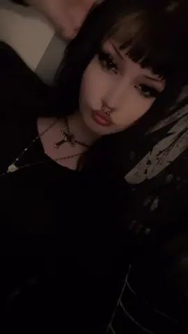 wish my makeup wud stop melting off pleade thank u