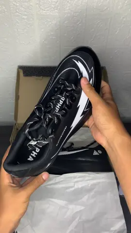 Pesona Sepatu Running E-Strom brend lokal ga kalah abis desainnya banyak di cari oleh para pelari kalcer buruan co sekarang stok terbatas #sepaturunning #aph #sepaturunningkalcer #original #fupシforyou 