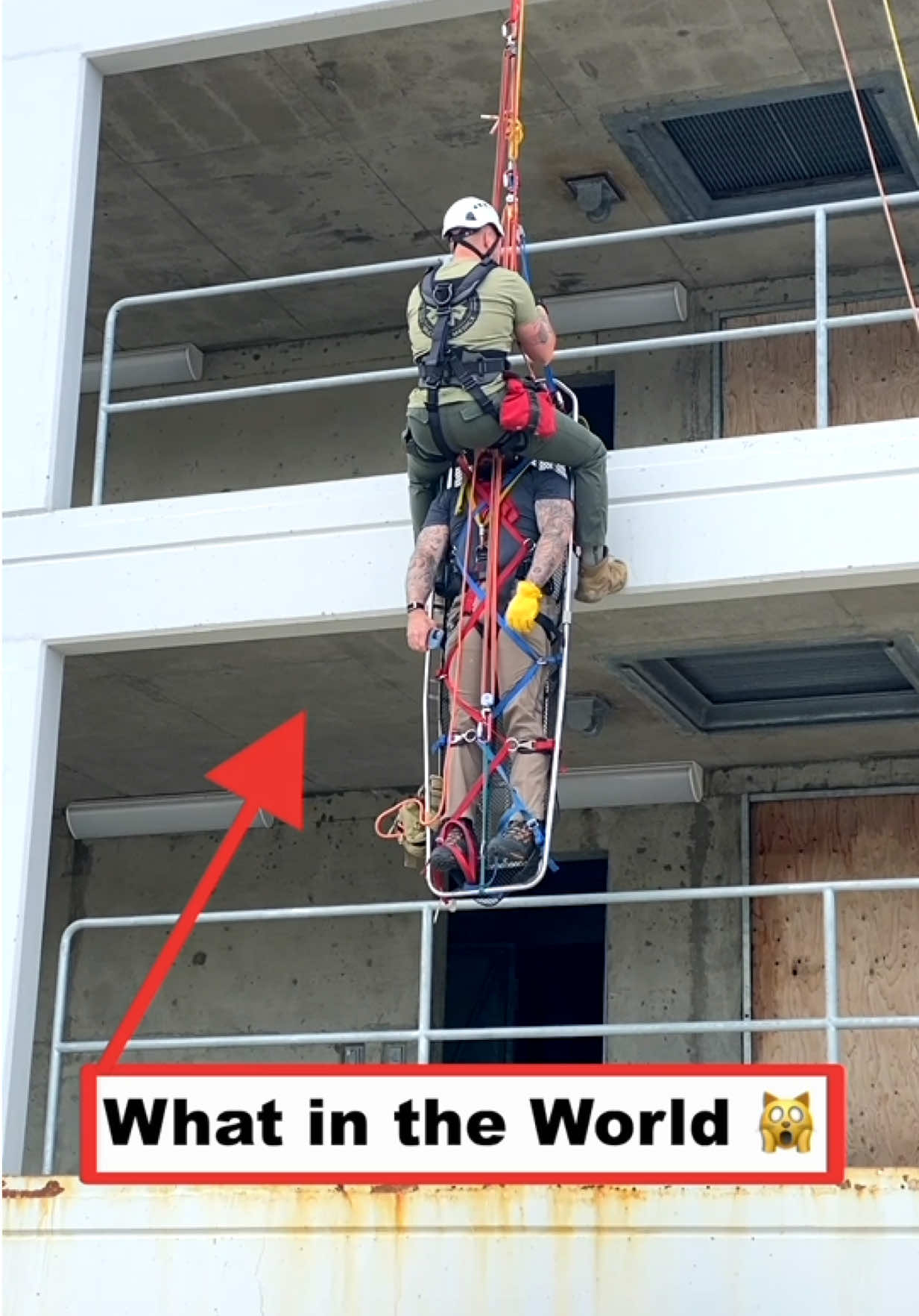What in the world 😜 😂  I was on a rigging course and having just done a vertical stretcher rescue, I decided to record it and realized how funny it actually looked from the ground 🤣  . . . #rigging #rigginglife #funnytiktok #funnymoment 