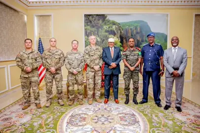 The meeting focused on strengthening security cooperation between Somaliland and the United States, covering military training and support, counterterrorism, maritime security in the Red Sea, and Somaliland’s strategic regional role. It also touched on political engagement and broader international partnerships#somalitiktok #somaliland 