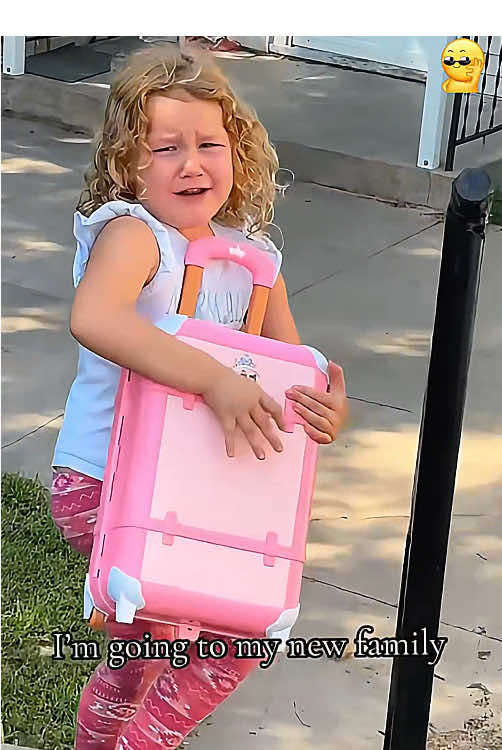 Dramatic toddler who threatens to run away from home 🏡 #funny #toddlersoftiktok #toddler #funnykids #kid #runaway #funnytoddler #fory #dramatic #usa 
