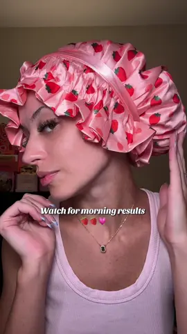 I just love this bonnet for the curlsss 😍🍓 @sesecode_shop #curlyhair #curlyhairroutine #curlyhairtutorial #curlyhairtips #curls 