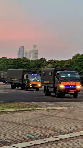 Numpang parkir dulu diancol 😬 #hutni2025 #truktni #drivermuda #sopirtruck #fyp 