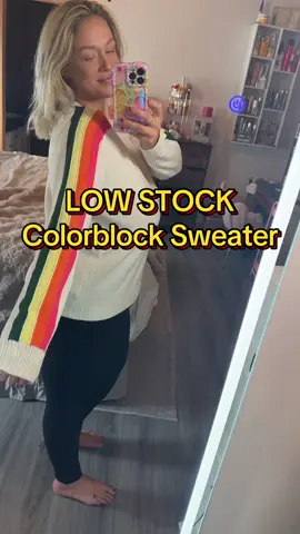 I lalalalala LOOOVE this colorblock sweater and absolutely need the light blue one now too!  #colorblocksweater #sweaterstyle #womenssweater #fallfashiontrends #tiktokshoprestock 