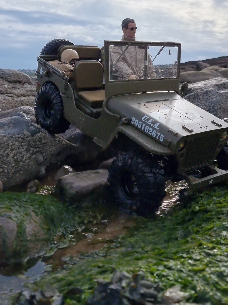 My idea of a beach day! 😁☀️ #rc #jeep #model 