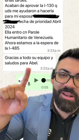 La Petición Familiar I-130 es un formulario que un ciudadano o residente permanente legal de Estados Unidos presenta ante USCIS para establecer la relación familiar con un extranjero y así iniciar el proceso para que este obtenga una visa de inmigrante o la residencia permanente. Su propósito principal es probar el vínculo familiar mediante documentos como certificados de nacimiento, matrimonio, divorcio o adopción. El I-130 no otorga estatus migratorio inmediato, sino que es el primer paso en el proceso. Una vez aprobado, el beneficiario puede continuar con el Ajuste de Estatus (si está dentro de EE.UU. y cumple requisitos) o con el Proceso Consular (si se encuentra fuera del país). La categoría de preferencia depende de la relación: los familiares inmediatos de ciudadanos (cónyuge, hijos solteros menores de 21 años y padres) no están sujetos a límites anuales, mientras que otras relaciones (hijos adultos, casados o hermanos, así como familiares de residentes permanentes) sí se ubican en categorías con cupos y tiempos de espera. En resumen, la I-130 es la petición inicial que abre la puerta para que un familiar extranjero pueda inmigrar legalmente a EE.UU., siempre que exista un vínculo familiar legítimo y se cumplan los requisitos legales. 🚨CUIDADO con cuentas falsas! Nuestro único WhatsApp está verificado: +1 (352) 777-1668 (igual en YouTube, Instagram y TikTok). ⚠️ AVISO LEGAL: Este contenido es solo informativo. ❌ NO somos abogados ni representantes acreditados por el Departamento de Justicia de Estados Unidos. ❌ NO brindamos asesoría legal. ✅ La información compartida acá proviene de fuentes públicas como USCIS, el DOS o medios de noticias. ⚠️ No tome decisiones migratorias solo con este contenido. 🔷 Siempre consulte a un abogado de inmigración autorizado para recibir asesoría legal personalizada. 🚨WE ARE NOT ATTORNEYS LICENSED TO PRACTICE LAW IN USA AND WE MAY NOT GIVE LEGAL ADVICE OR ACCEPT FEES FOR LEGAL ADVICE. WE ARE NOT AUTHORIZED REPRESENTATIVES ACCREDITED BY THE U.S. DEPARTMENT OF JUSTICE (DOJ), TO PROVIDE LEGAL ADVICE🚨