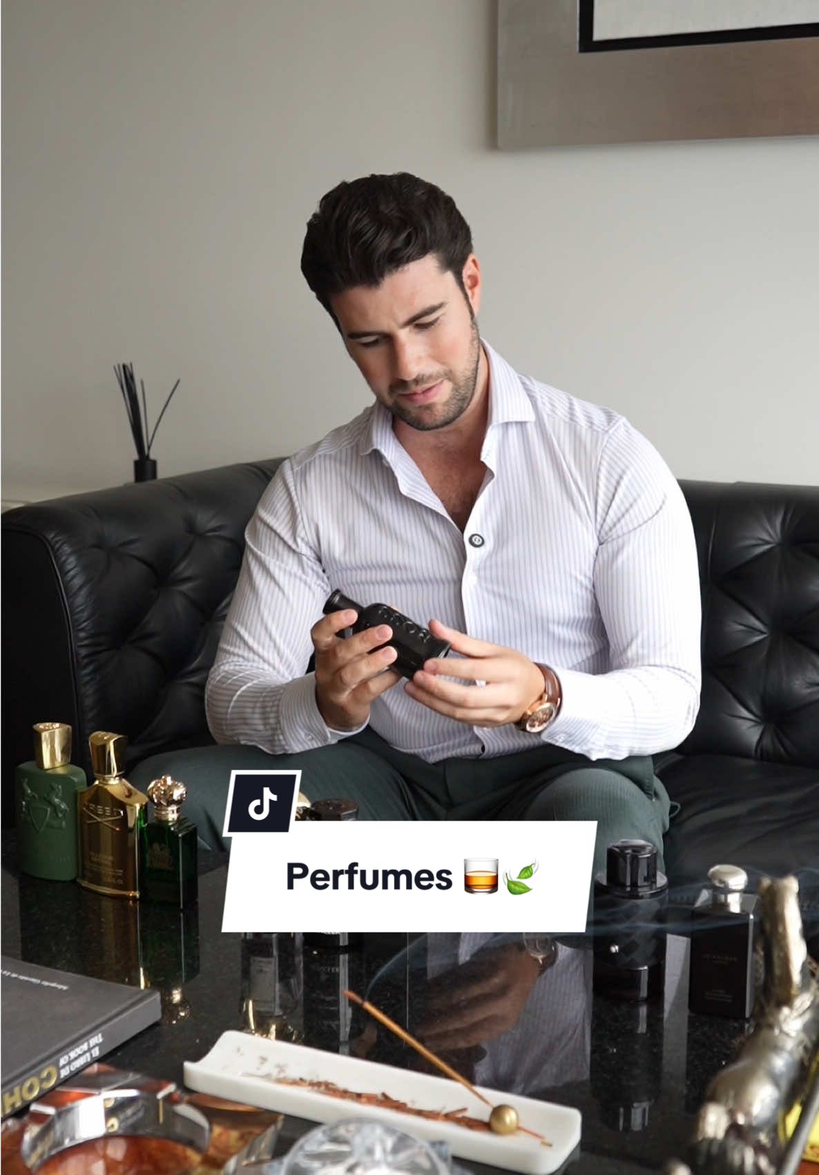 3 perfumes para hombre en diferentes niveles. Entrada, intermedio y nicho. Todos estos perfumes son parte de mi colección personal, cumplen ese perfil varonil y sofisticado que intento escoger en los aromas que uso. Los comparto con Ustedes por si les sirven, abrazo grande 🖤 #perfumesmasculinos #lociones #perfumehombre #tomfordfragrance #montblancexplorer 