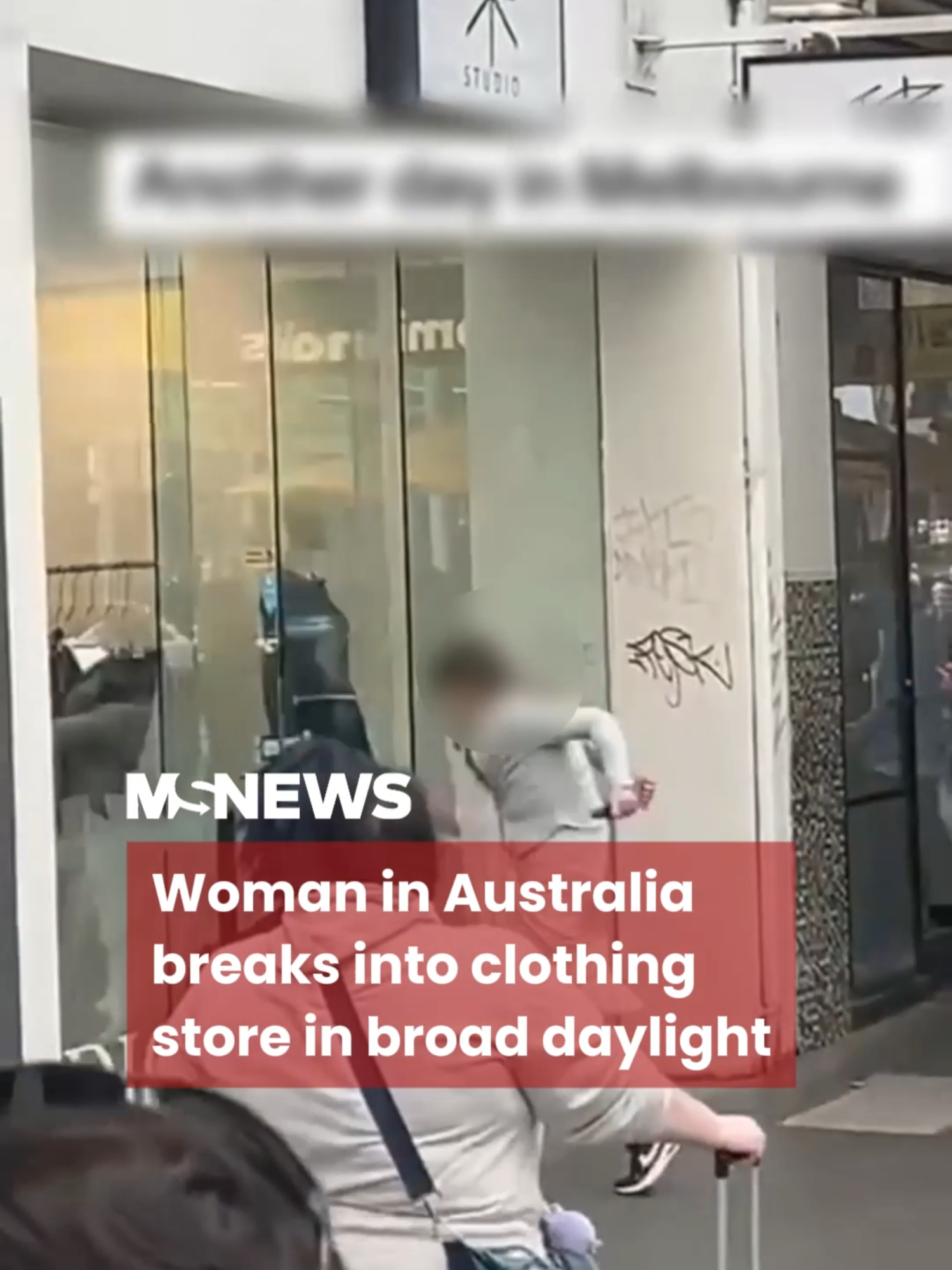 Many social media users are shocked that bystanders did not intervene during the robbery. #mustsharenews #sgfyp #australia
