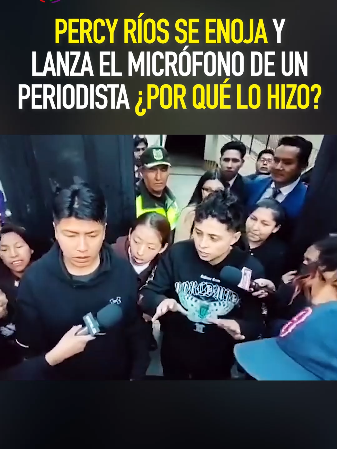 ❌ INDIGNANTE ¡Agresión a la prensa! Percy Ríos, vocalista de Sangre Cumbiera, arrebató y lanzó un micrófono de un medio de comunicación tras obtener su libertad en el caso Saracho Fest. #btvmultimedia #btvinforma #boliviatv #seguridad #SangreCumbiera