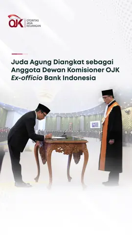 Juda Agung Diangkat sebagai Anggota Dewan Komisioner OJK Ex-officio Bank Indonesia Sobat OJK,   Juda Agung melakukan pengucapan sumpah jabatan di hadapan Ketua Mahkamah Agung Republik Indonesia Prof. Sunarto. Prosesi pengucapan sumpah dan penandatanganan naskah sumpah dihadiri jajaran Dewan Komisioner OJK. Pelantikan Juda Agung melengkapi jajaran Anggota Dewan Komisioner OJK menjadi 11 orang. Selamat bertugas, Anggota Dewan Komisioner OJK Ex-officio Bank Indonesia Juda Agung. #OJKIndonesia #OJK #DewanKomisionerOJK #PelantikanADKOJKExOfficioBankIndonesia #SumpahJabatanADKOJK  