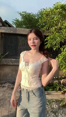 เสื้อที่หยิบมาใส่บ่อย ใส่ได้ 2 แบบ น่ารักมากก ด้านหลังเป็นซีทรูลูกไม้เบาๆ  🫶🏻 