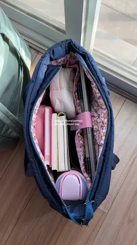 This tote literally fits my whole life to work!💓 #totebag #unibag #workbag #whatsinmybag #fallvibes 