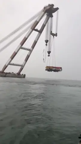 🤔#Crane #Heavyequipment #heavyequipment #truckCrane #MobileCrane 
