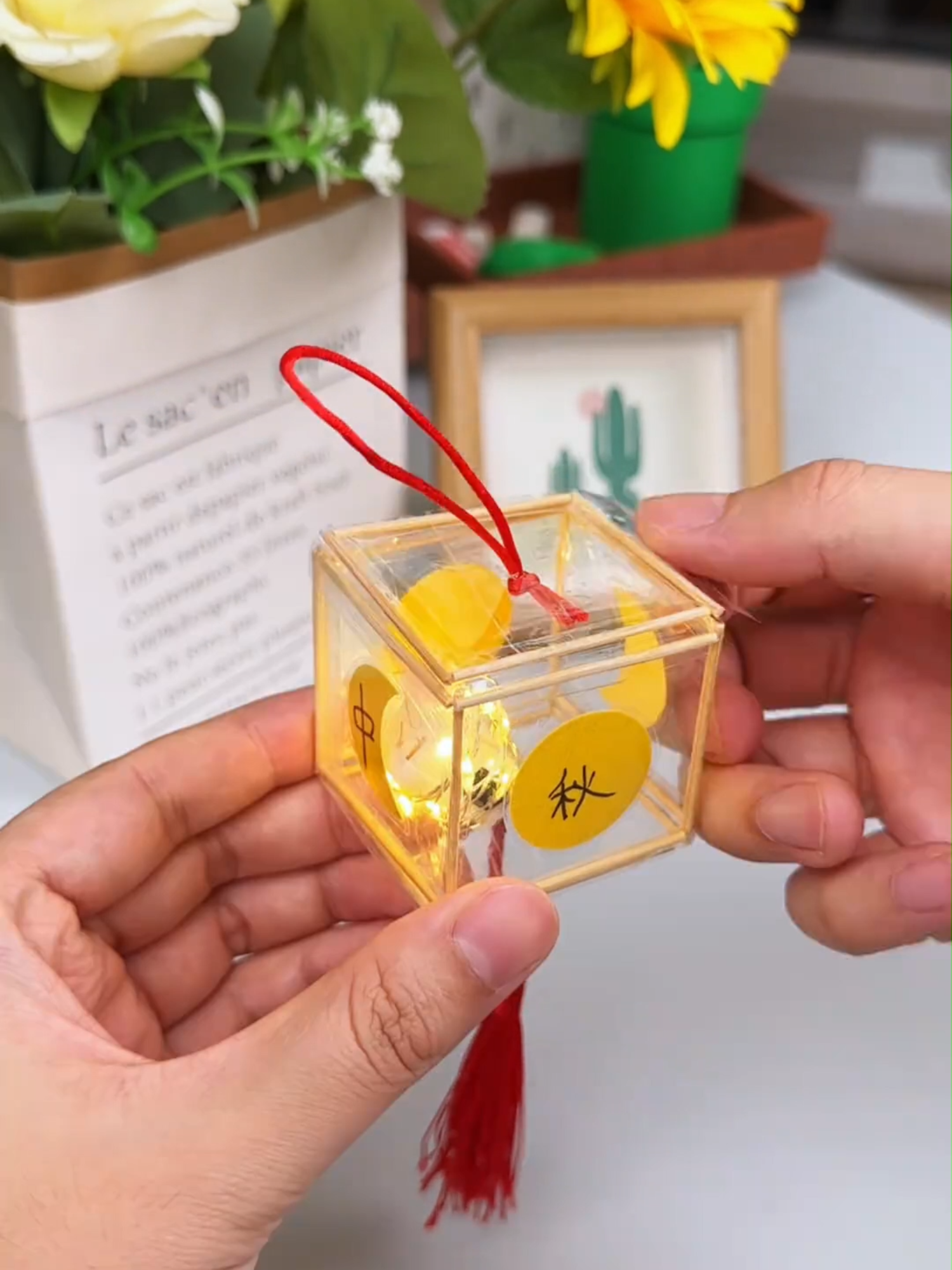 Dùng băng dính trong và tăm làm một đèn lồng trung thu đẹp mắt #handmade #diy