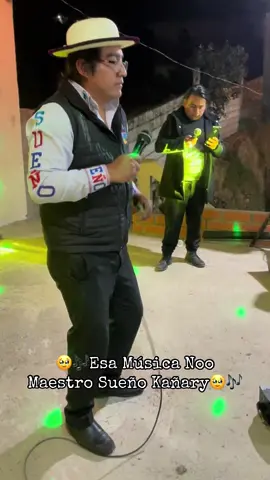 #Con el artista del pueblo @Sueño Kañary  Esa música Nooo 🎶🥹😔#cañar_ecuador🇪🇨❤️ 