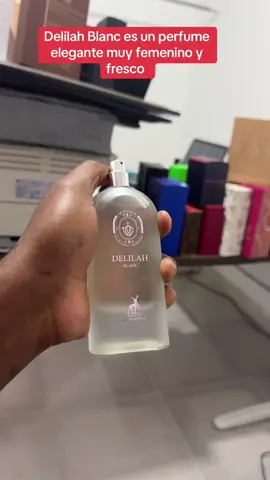 Delilah blanc es la definición de la elegancia femenina en una botella, aquí mismo puedes comprar para regalar a tu esposa a tu hermana cualquier mujer en tu vida