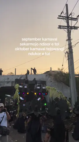 perbedaan yang sangat menarim untuk dilihat ya teman teman  #horegjawatimur #karnavalsoundsystem #soundsystem #karnavalsekarmojo #sriwijayaaudiojember 