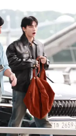 so cool #Hyunjin #Hyunjin_for_MFW25 #Straykids #VersaceSS26 