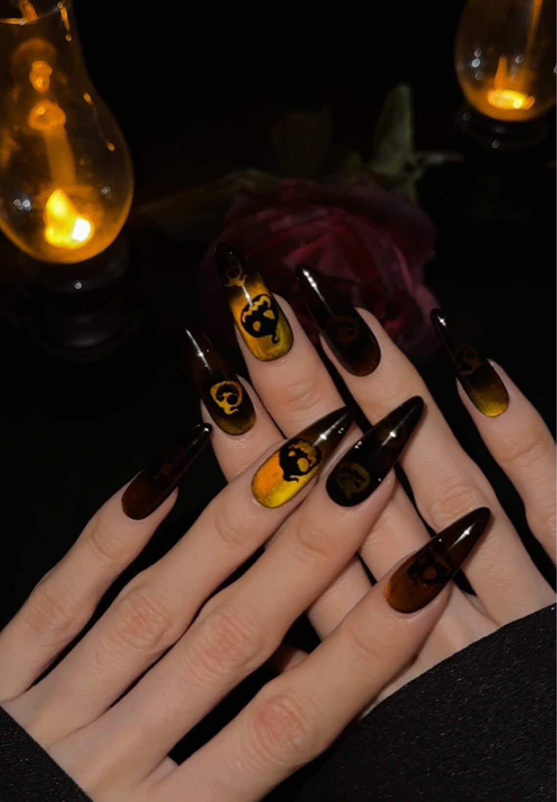 Pumpkin spice but make it nails 🎃🖤 these glow-like cat eye nails are all treat, no trick.🎃 #halloweennails #pressonnails #spookyseason #cateyesnails 