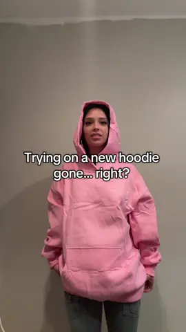 As I said - ITS A SMALL - so be aware it will run bigger. But who doesn’t LOVE a big hoodie during cuddle season🥰 will definitely be incorporating her in some fall fits 🥹 @AUTOMET #tiktokshop #viral  #Automet #FallFreshness