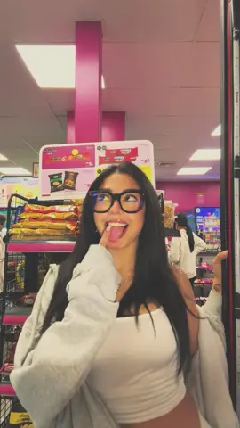 La cajera de @Tiendas Tambo :           👁️👄👁️ #fyp 