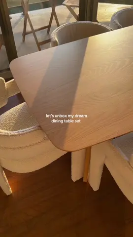 im beyond obsessed with the Nico dining table and Violet dining chairs from @Dayalane Furniture 🤍☁️✨ #dayalanefurniture #diningtable #newapartment #homedecor #fyp 
