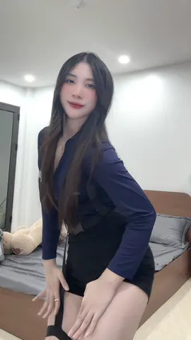 Nhạc đỉnh quá mỗi tội không biết uốn 😂😂😂#xuhuong #quynhthichnhay27 #tiktok #viral #cupcut 