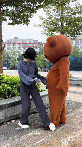 Hahaha, let's see what the lady can do to Muddy Bear...😂😂😂#funnybears #gaulay #gaulaygiban #gaulaythanhgaulieu #gaulaytiktok #gaulaytroll #gaulayyangho #gaulaymatngau #gaulaytrollgaixinh #trendingvideo #trendingtiktok #pippibear #muddybears #muddybearstreettroll #teddybear #teddybears #funnybear #gaulayjiban #gaulayloi #fyp