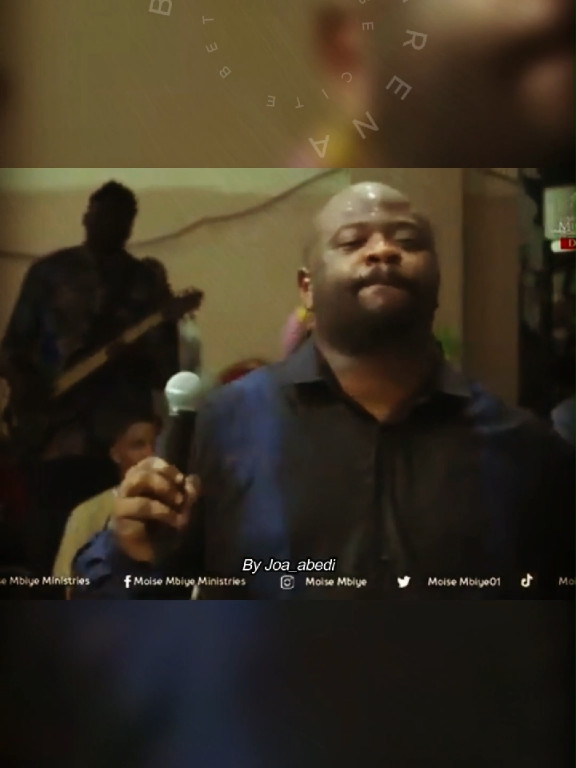Moment D'adoration avec le pasteur Moise Mbiye. Moko te akokani nayo. #moisembiye #bethelarena #gospelmusic 