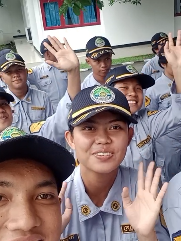 Pulang sekolah #belajarbareng #rameinyuk #heboh #senang #fypage 