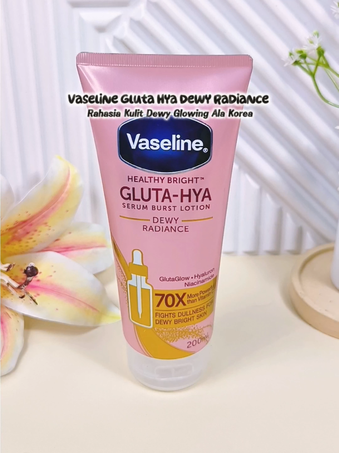 No more dull skin, girls! ✨ Pakai Vaseline Gluta-Hya Serum Burst Lotion Dewy Radiance, 70x lebih kuat dari Vitamin C 💥 Kulit cerah dewy glowing jadi nyata 💖 #Vaseline #vaselineglutahya #vaselinebodyserum #bodyserum #lotionviral 