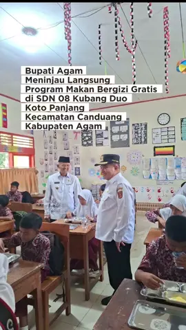 Bupati Agam meninjau langsung program makan bergizi gratis di SDN 08 Kubang Duo Koto Panjang, Kecamatan Canduang. ​Puas dengan Program Makan Bergizi Gratis. ​Bupati Agam sangat senang dapat meninjau langsung pelaksanaan program makan bergizi gratis di SDN 08 Kubang Duo Koto Panjang, Kecamatan Canduang. Program Nasional daei Presiden RI ini merupakan salah satu langkah konkret Pemerintah untuk memastikan anak-anak kita mendapatkan asupan gizi yang optimal. ​Melihat menu yang disajikan hari ini, mulai dari protein, buah-buahan, hingga sayuran, saya merasa sangat puas. Semua disajikan dengan baik dan bervariasi, menunjukkan komitmen Pemerintah untuk memberikan yang terbaik bagi generasi penerus bangsa. ​Kualitas gizi yang baik akan sangat memengaruhi proses belajar dan pertumbuhan mereka. Semoga dengan adanya program ini, anak-anak kita semakin sehat, cerdas, dan siap meraih cita-cita. Ini adalah investasi terbaik untuk masa depan Negara ​#AgamSehat ​#MakanBergiziGratis ​#programnasional ​#BupatiAgam