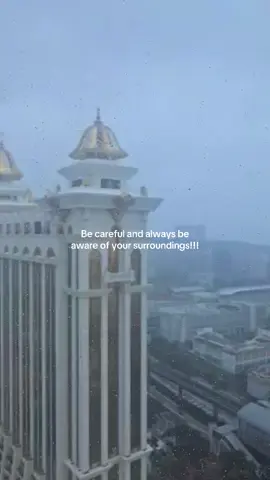 9/24 11:30 am. Be careful when walking outside. Always be aware of your surroundings. Better to stay at home!🥺 #typhoonragasa #macau #macautiktok🇲🇴 