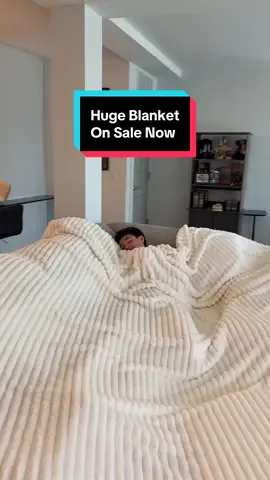 This blanket is MASSIVE and comes with lots of colors #blanket #hugeblanket 