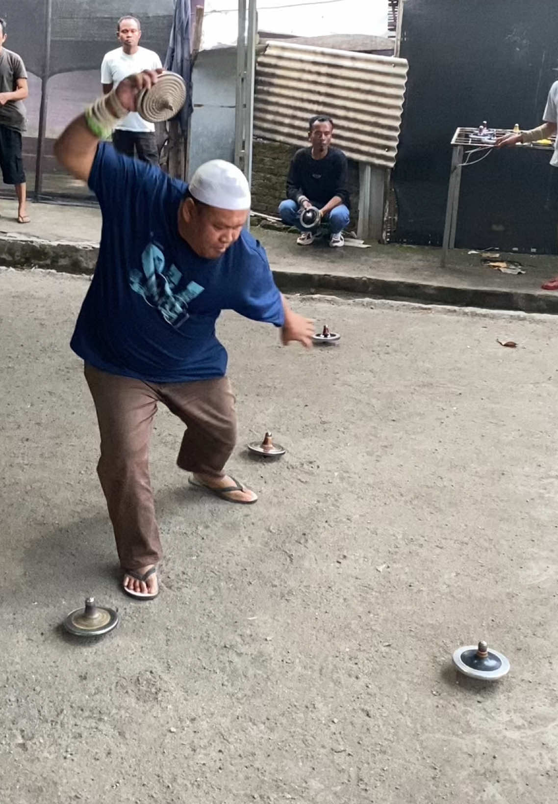 NGERI bapak tuan#fyp #viral #gasingkayu #gasingbesilombok #permainantradisional 